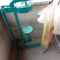macchinetta per imbottigliare vino 
