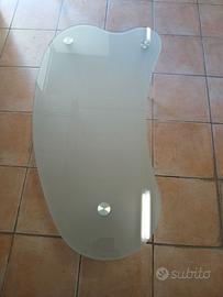 tavolino sagomato in vetro antiriflesso