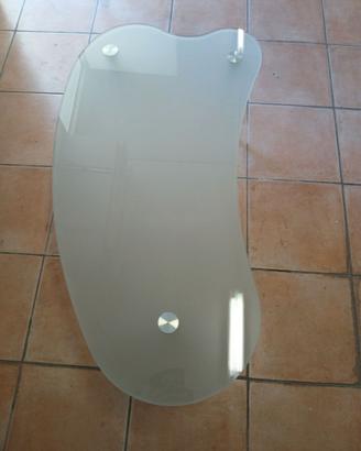 tavolino sagomato in vetro antiriflesso