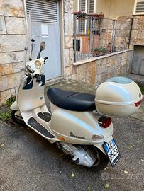 Vespa et4 125