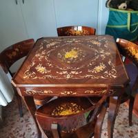 tavolo gioco con roulette corredata da quattro sed