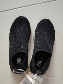 Nuovissime scarpe da ginnastica elastici numero 29