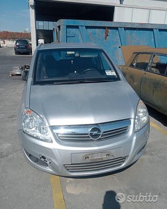 Opel zafira b 2007 demolita per ricambi