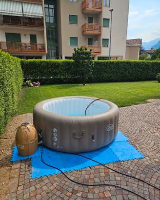 Piscina idromassaggio Lay Z Palm Spring