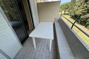 Monolocale con terrazza in residence con piscina