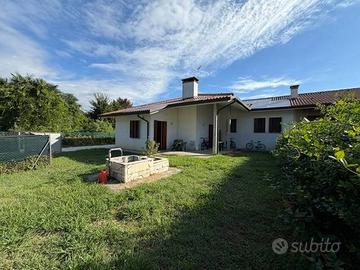 Villa di 206 m² con più di 5 locali e box auto dop