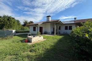 Villa di 206 m² con più di 5 locali e box auto dop