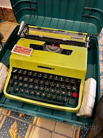 Macchina da scrivere lettera 32 olivetti