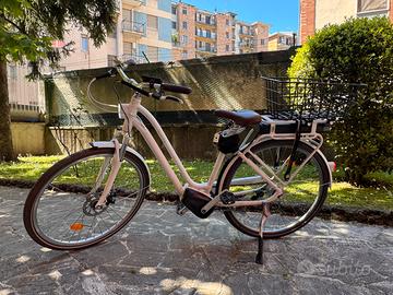 Bici da città a pedalata assistita Elops 920e