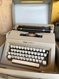 macchina da scrivere Olivetti 