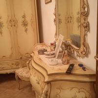 Splendida camera da letto completa.