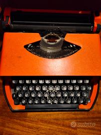Macchina da scrivere primavera 2000 typewriter