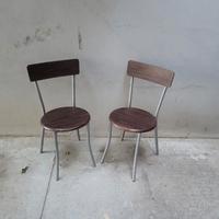 Coppia di sedie moderne