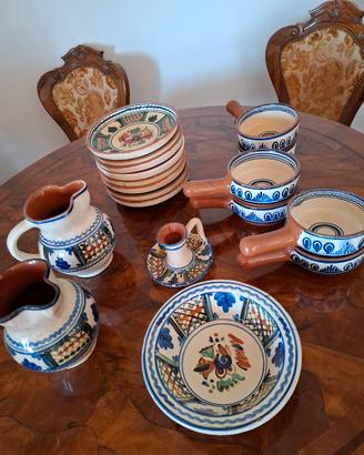 Set in terracotta dipinta