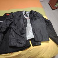 pantaloni e giacca moto 