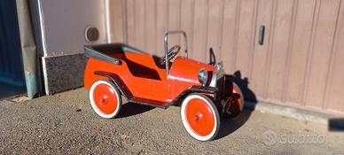 Auto a pedali in lamiera- Vintage 