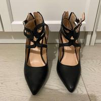 Scarpe eleganti con tacco nere nr 38.