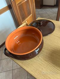 Pentola in terracotta con coperchio