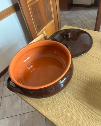 Pentola in terracotta con coperchio