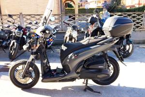 Honda SH 350 SPORT + Piaggio LIBERTY 50 S INCIDENT