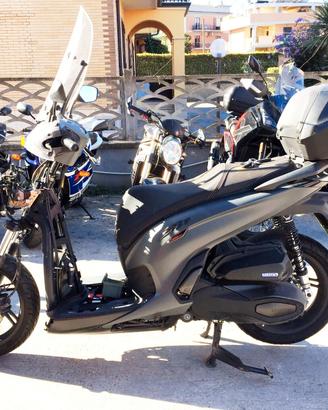 Honda SH 350 SPORT + Piaggio LIBERTY 50 S INCIDENT