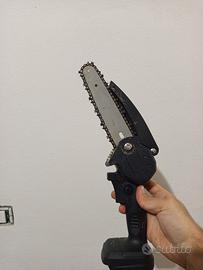 Mini motosega a batteria