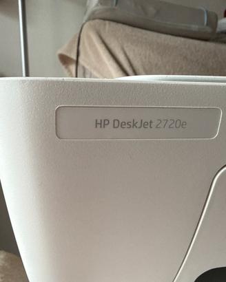 Stampante HP DeskJet 2720e multifunzione