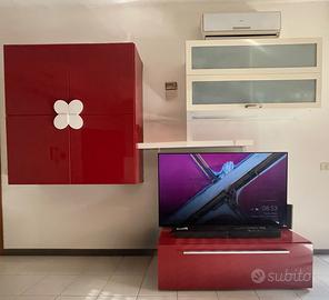 Mobile TV con pensile in colore rosso