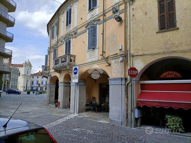 NEGOZIO A LIVORNO FERRARIS