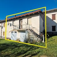 Porzione indipendente con terreno e bosco