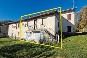 Porzione indipendente con terreno e bosco