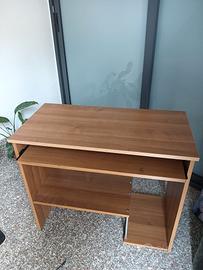 Scrivania color ciliegio 