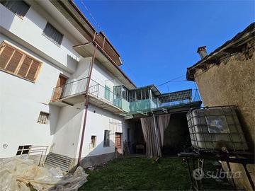 Casa nel borgo con terrazzo