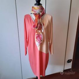 Vestito in viscosa color pesca con scollo a V