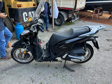 Motorino 125 incidentato