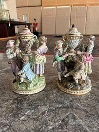 Statuine gruppi scultorei in porcellana policroma