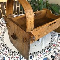 Antica culla albanese in legno intarsiato