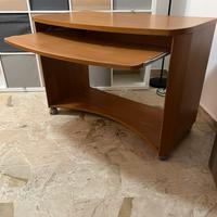 Scrivania con ripiano estraibile