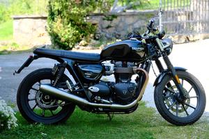 Triumph street twin
