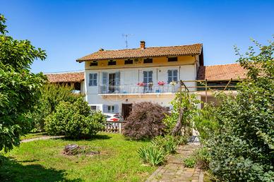 CRESCENTINO CASA RISTRUTTURATA CON TERRENO DI 3.00