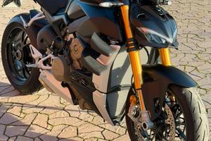 Ducati streetfighter v4s