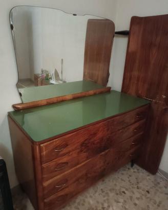 Mobiletto con specchio