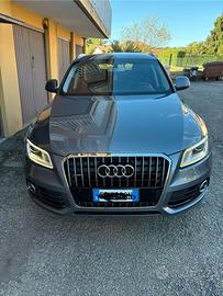 Vettura Audi Q5