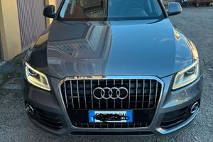 Vettura Audi Q5