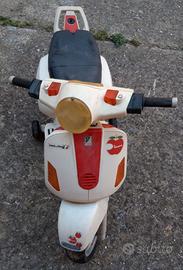 Vespa grande giocattolo a batteria PEG Perego