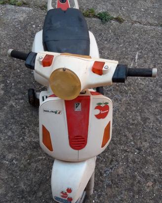 Vespa grande giocattolo a batteria PEG Perego