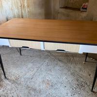 Tavolo da cucina con n. 4 sedie similpelle