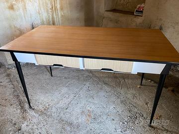 Tavolo da cucina con n. 4 sedie similpelle