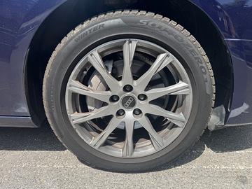 4 ruote con disco da 17 pollici 225/50 invernali