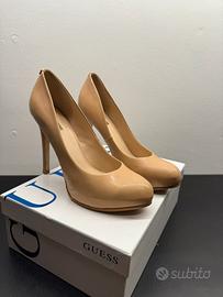 Tacchi Guess color cipria